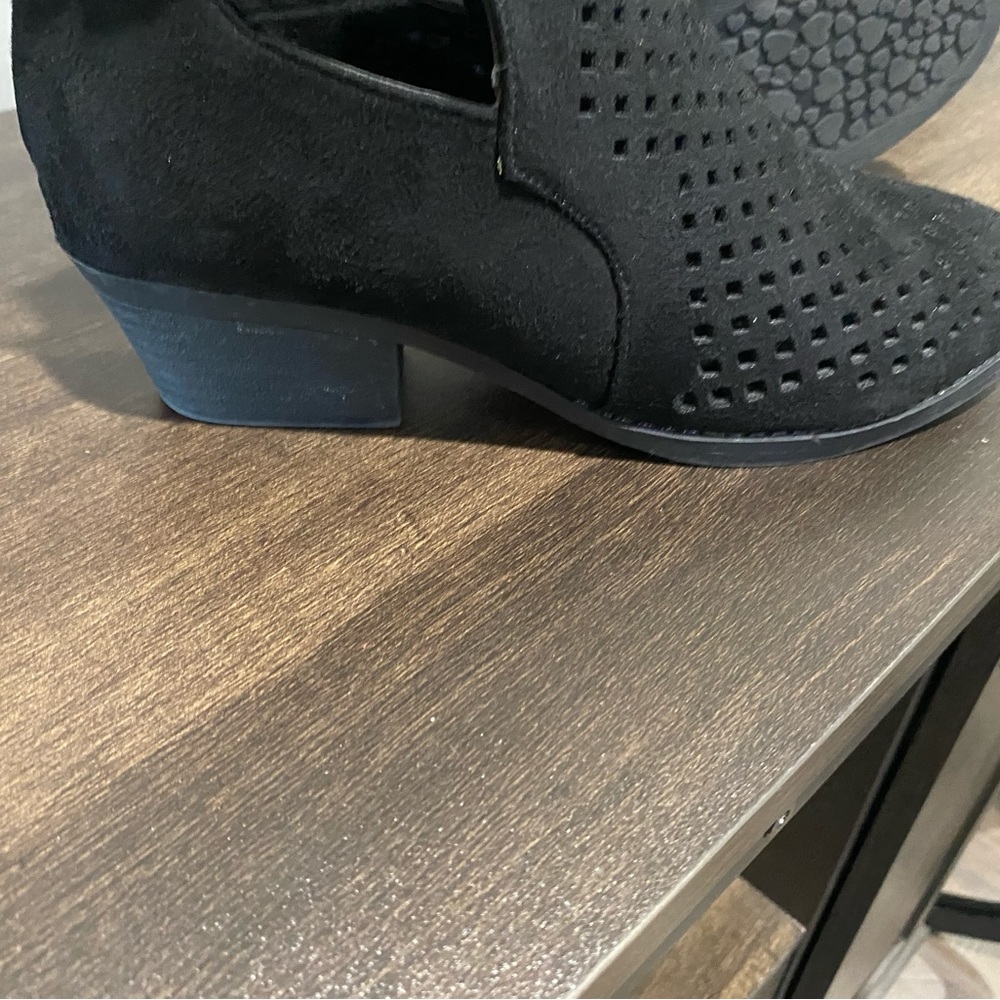 Nature Breeze booties in black. Women’s size 8 - Picture 11 of 15